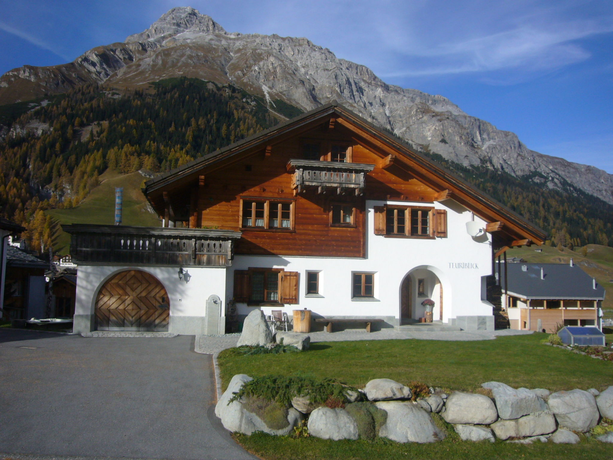 Ferienwohnungen Teuriblick A&B, (Splügen), - Draußen