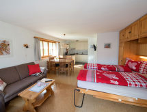 Muntschi in Andeer: Gezellig appartement met balkon in Viamala - thumbnail 1