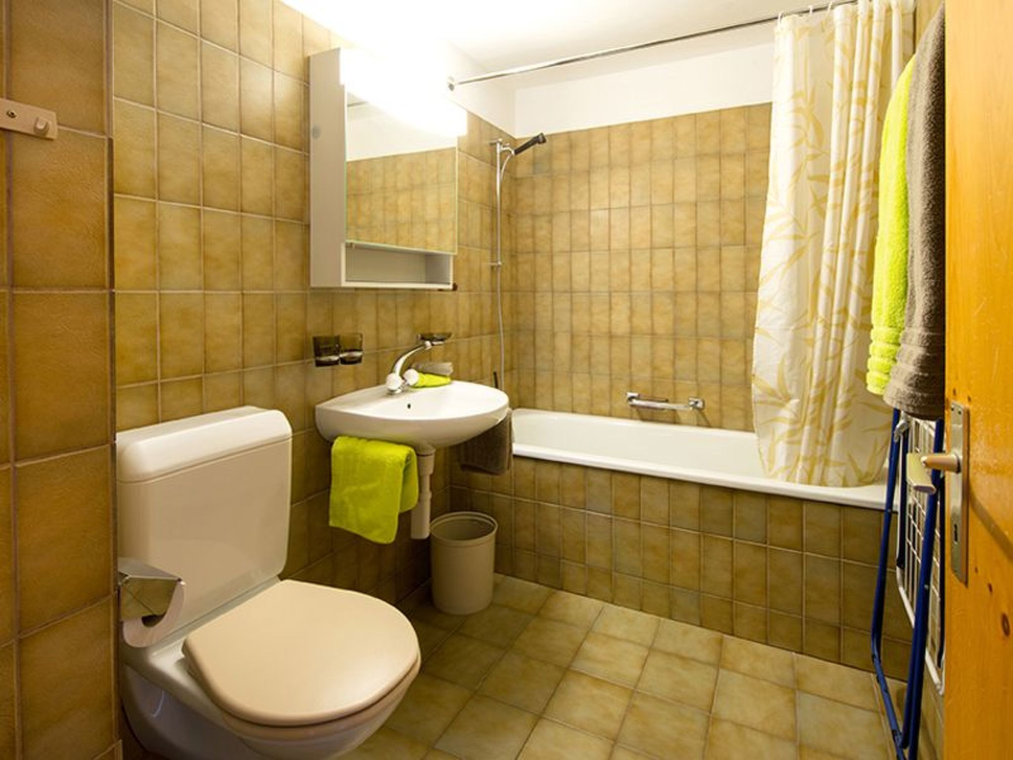 Appartement Ferienhaus Muntschi, (Andeer), – Salle de bains, photo 12 sur 38