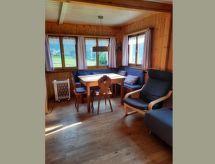 Knus chalet in Andeer met terras, tuin en uitzicht op de bergen - thumbnail 4