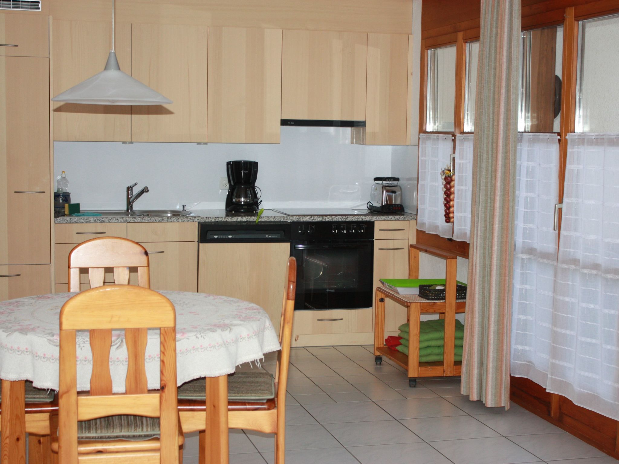 Appartement Wohnung Sut Baselgia, (Andeer), – Cuisine et coin repas, photo 6 sur 12