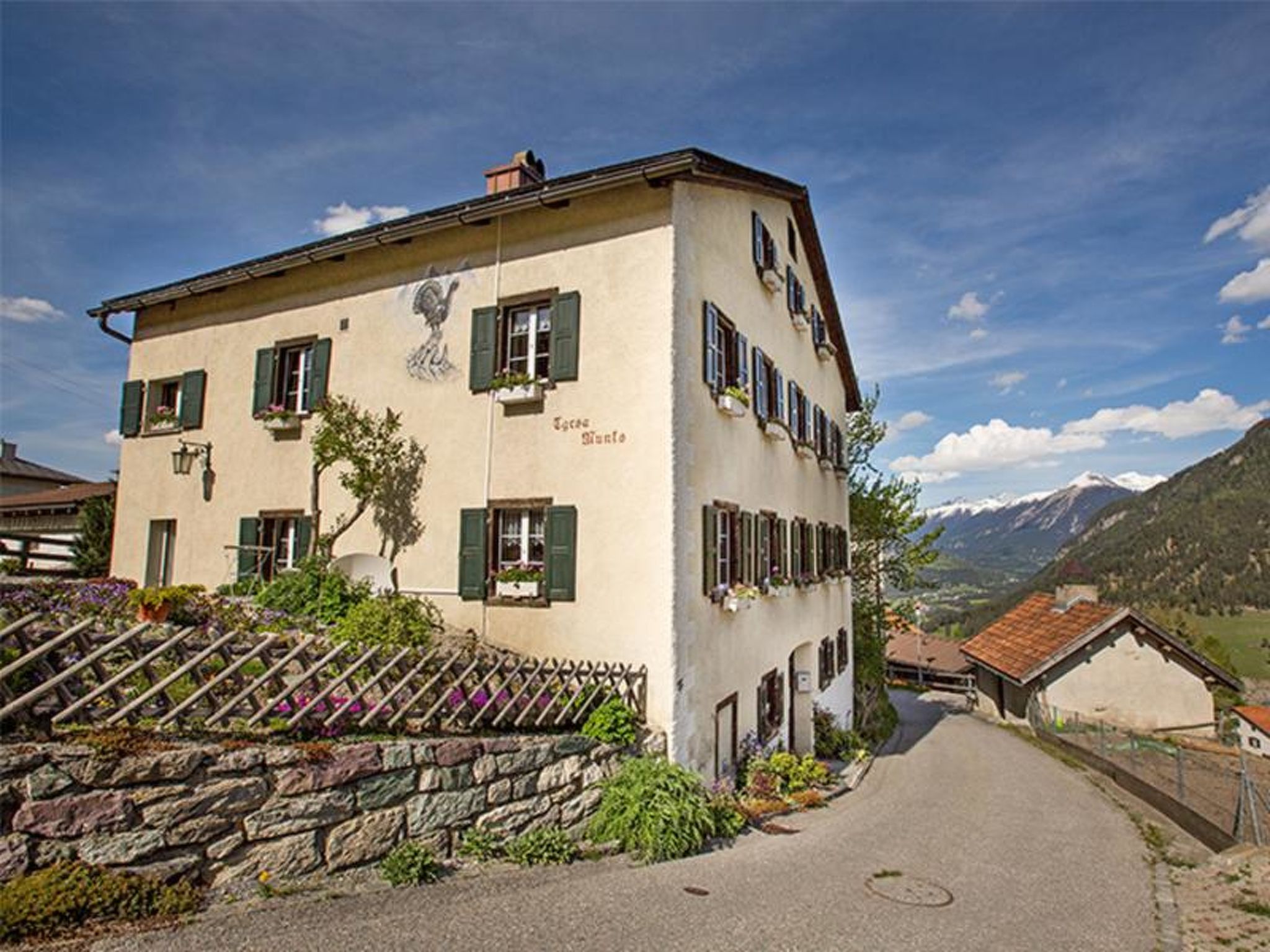 Tgesa Munts 2 EG Appartement/Fewo, Dusche oder Bad, WC, 3 Schlafräume