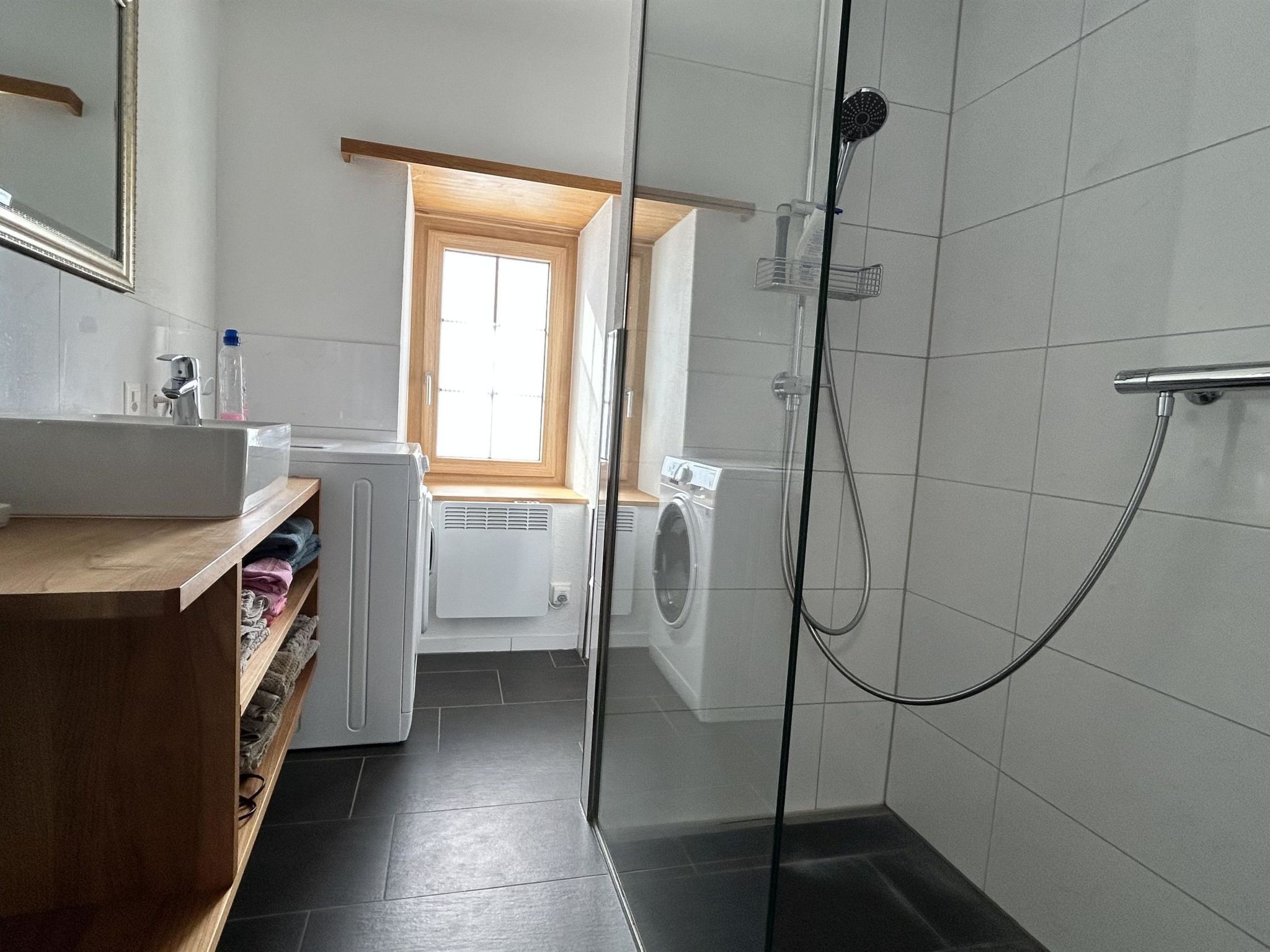 Tgesa communala Mon Appartement/Fewo, Dusche, WC, 2 Schlafräume - Image-tags.info