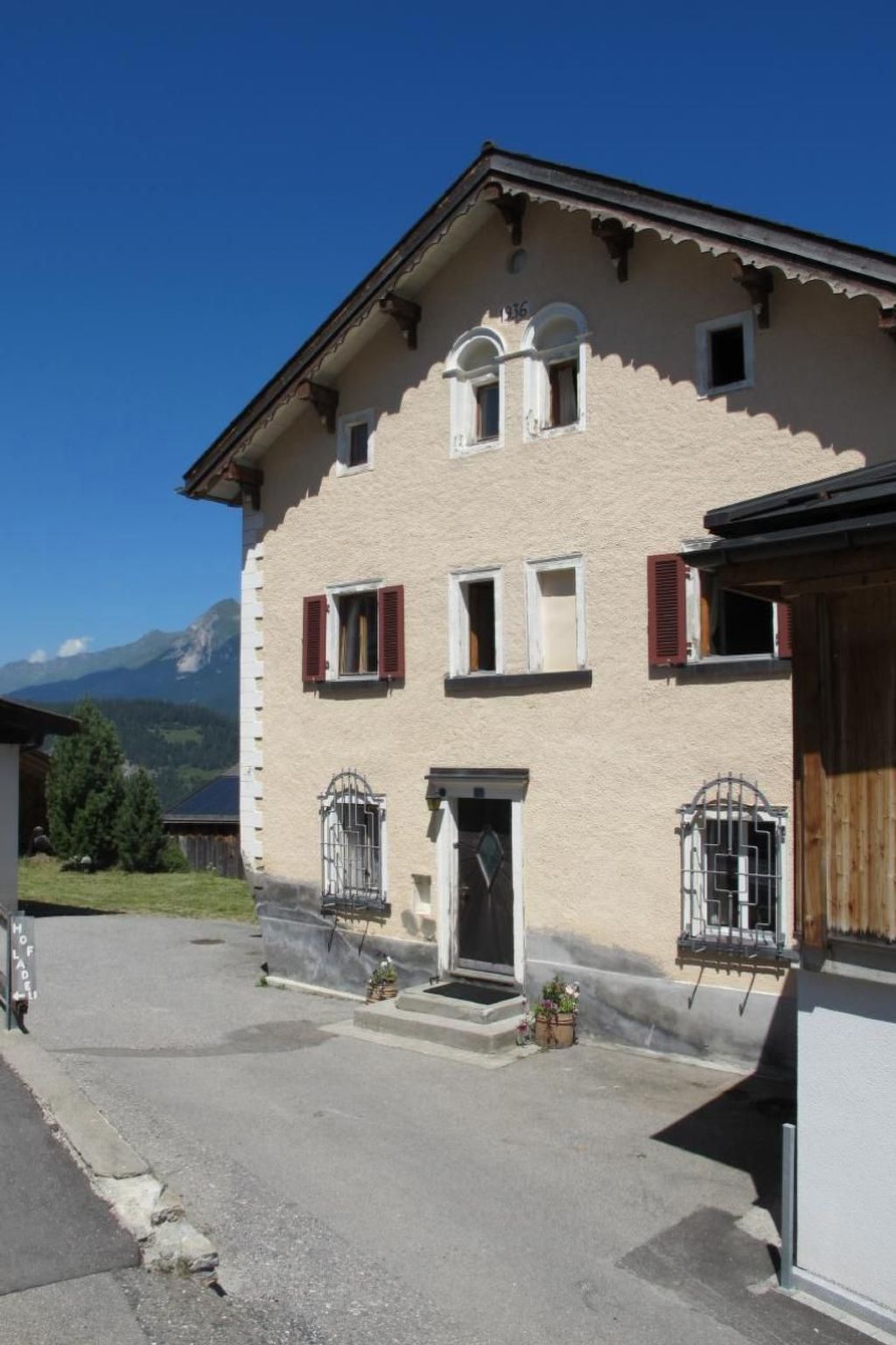 Tgesa Mitgel - ein Haus mit Charakter