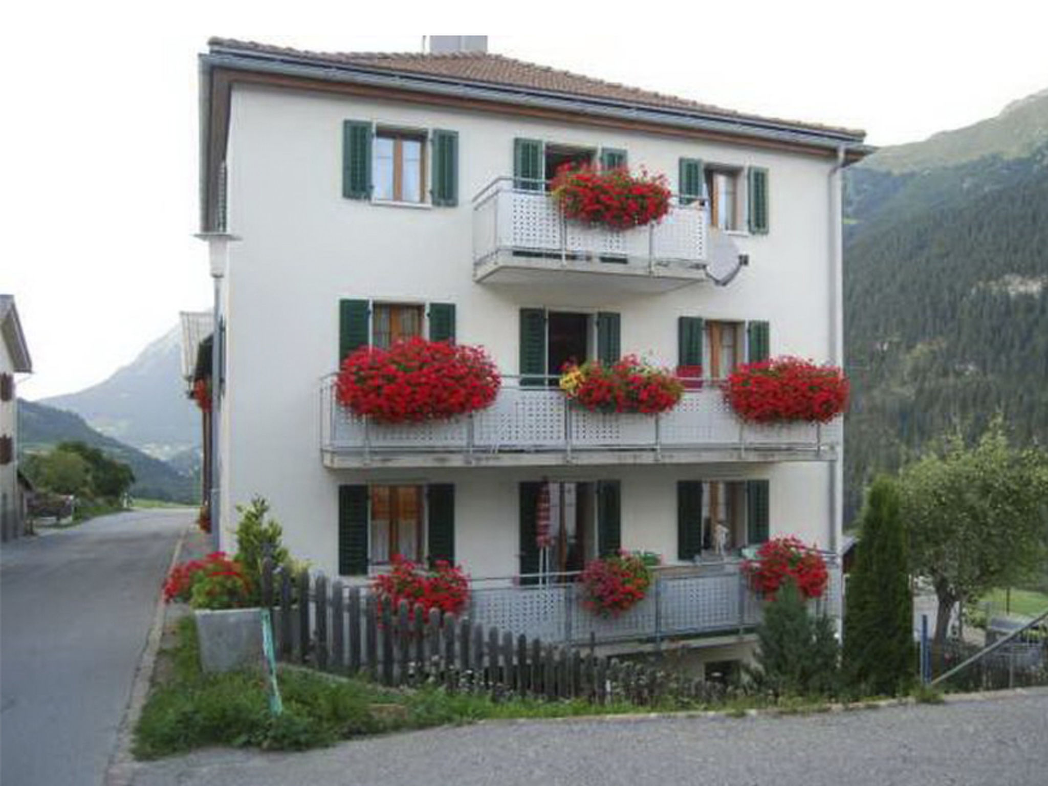 Ferienwohnung Hof Collet Appartement/Fewo, Dusche oder Bad, WC, 1 Schlafraum — view 1 of 3