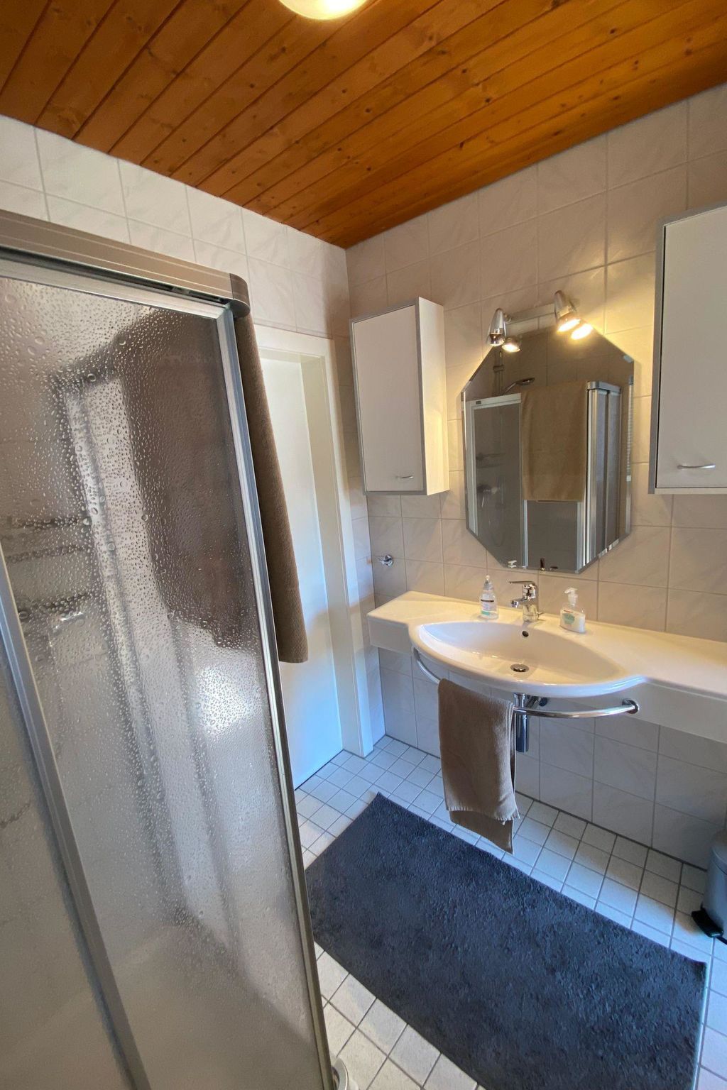 Tga Muntanela Appartement/Fewo, Dusche und Bad, WC, 2 Schlafräume - Image-tags.info