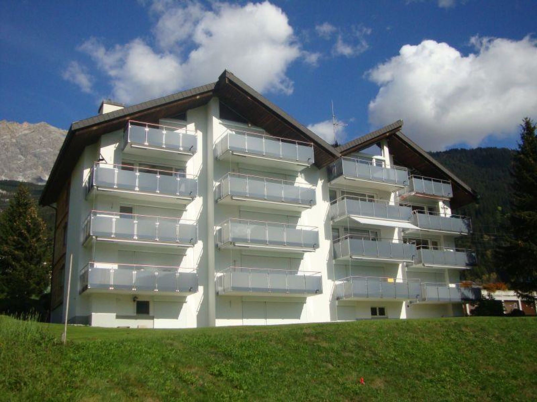 Tgesa La Niva 11 Appartement/Fewo, Bad, WC, 2 Schlafräume - Image 2