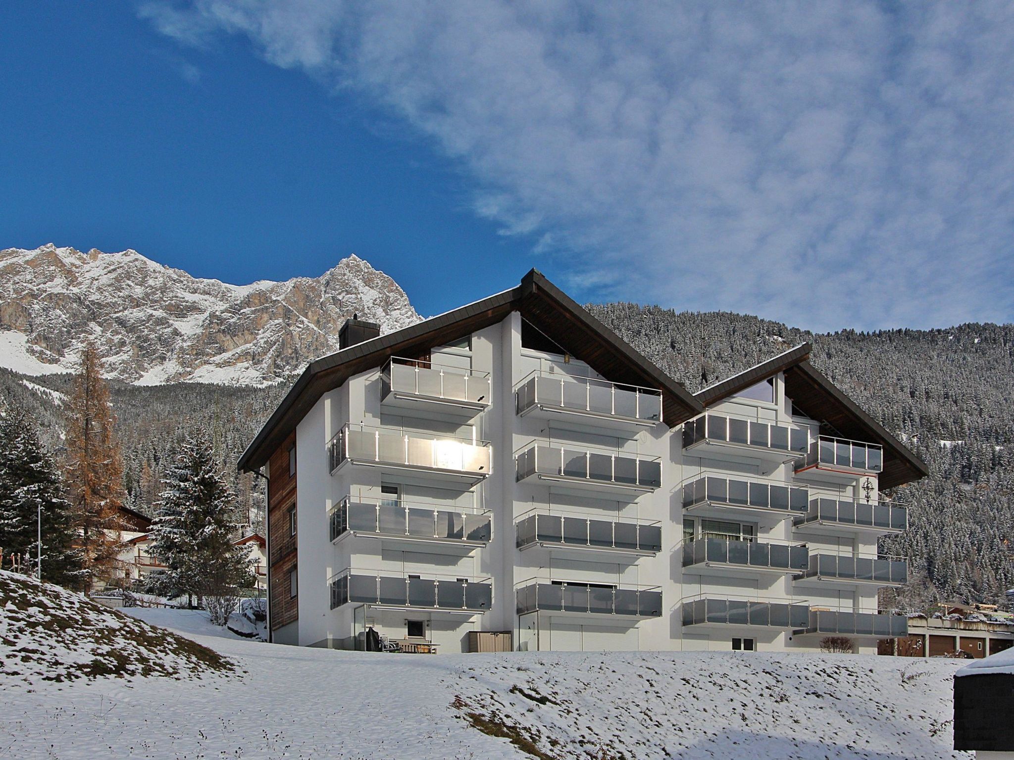 Tgesa La Niva 11 Appartement/Fewo, Bad, WC, 2 Schlafräume — view 1 of 10
