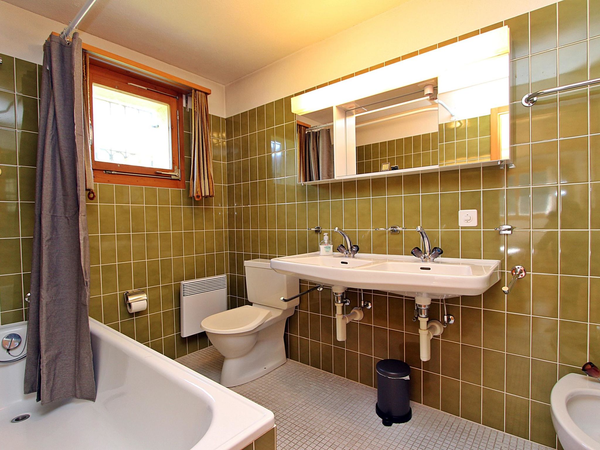 Alexandra Appartement/Fewo, Bad, WC, 3 Schlafräume 4.5 Zimmerwohnung - 6 Betten - Image-tags.info