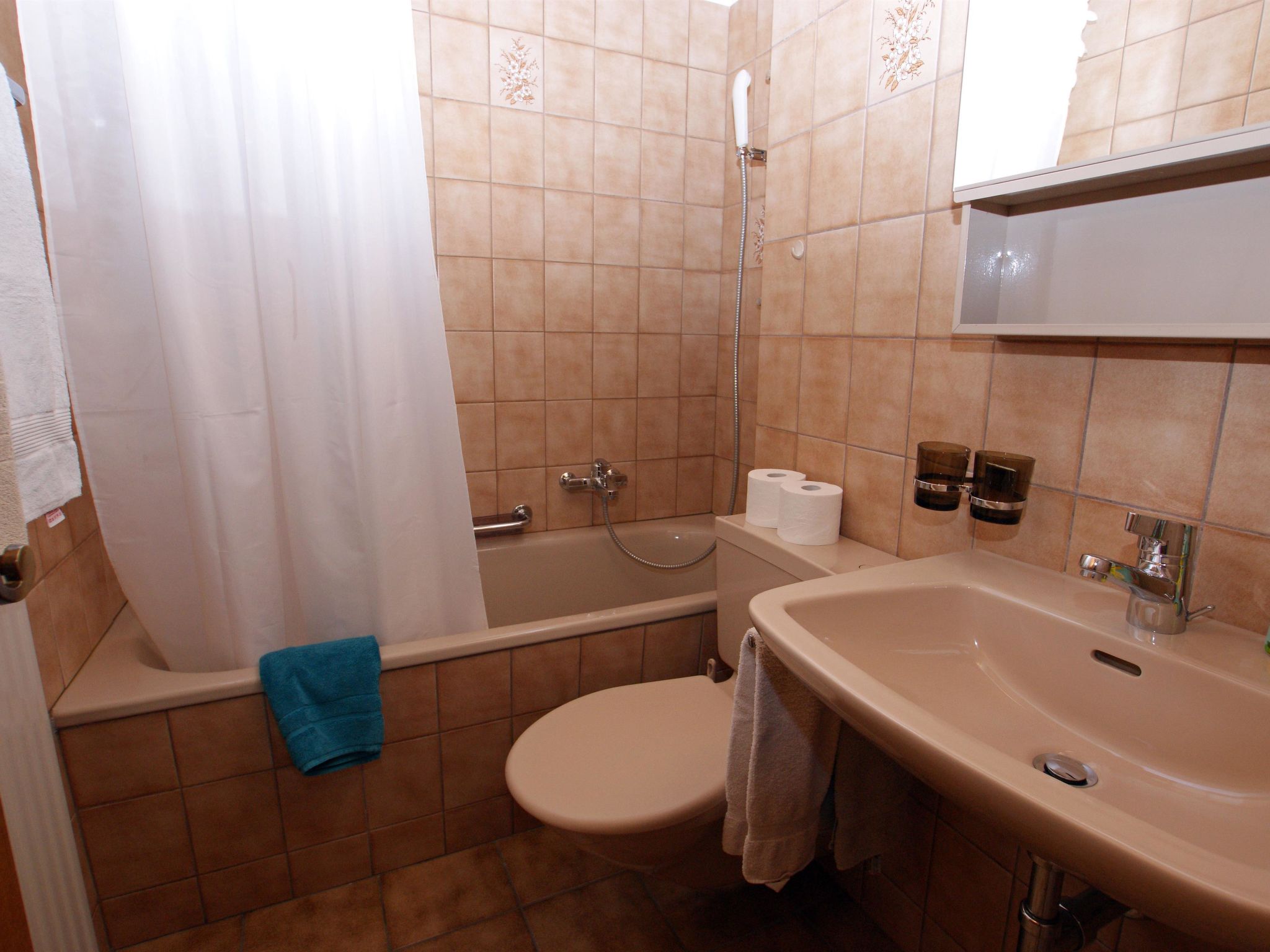 Cadras 23 Appartement/Fewo, Bad, WC, 1 Schlafraum 2 Zimmerwohnung - 4 Betten - Drinnen