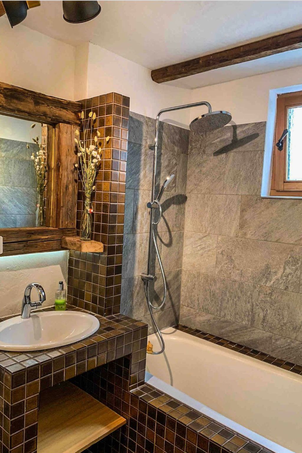 Mit Blick in die Berge-Image-tags.info