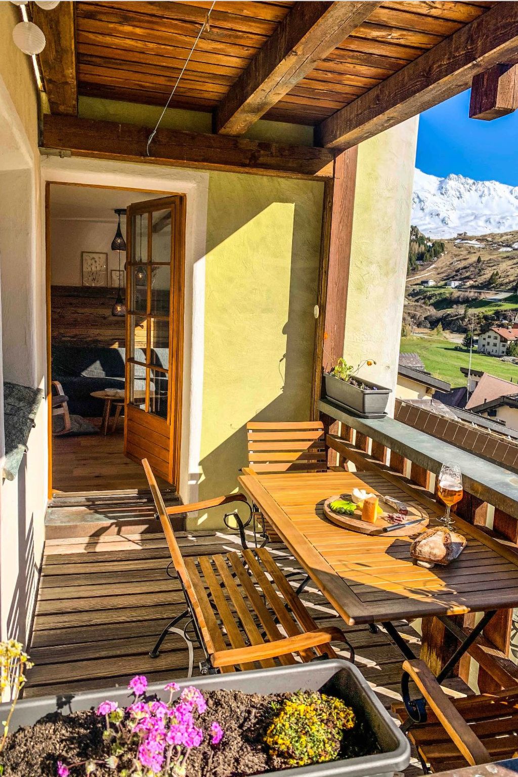 Mit Blick in die Berge-Image-tags.info