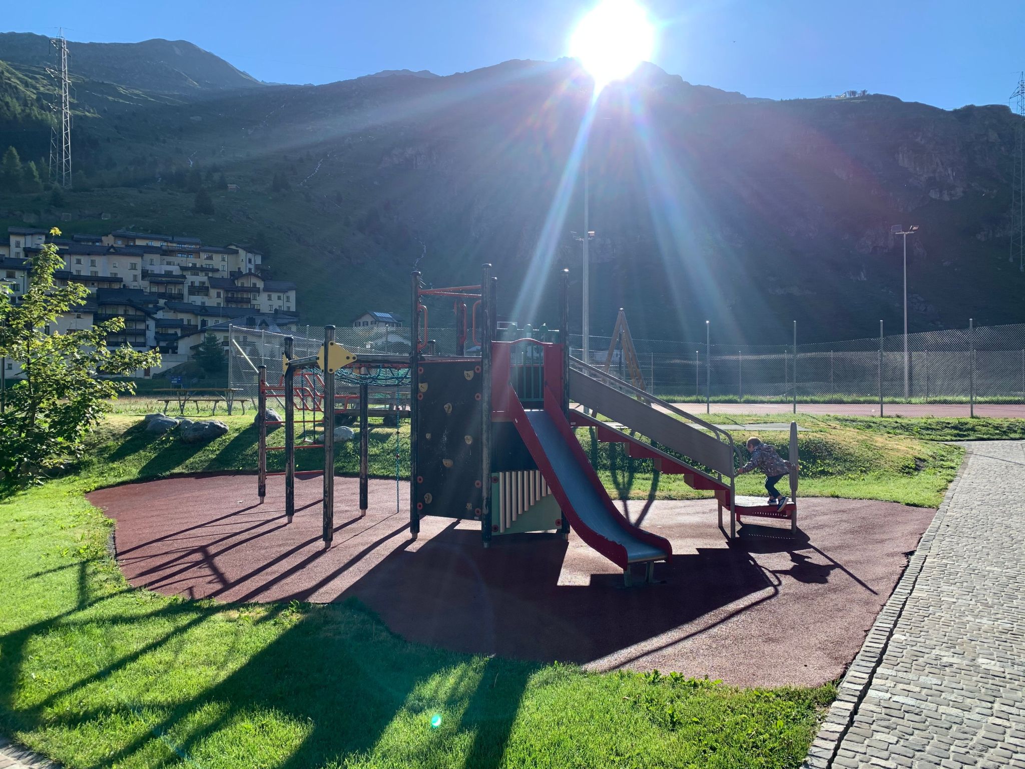 Mit Blick in die Berge-Image-tags.info