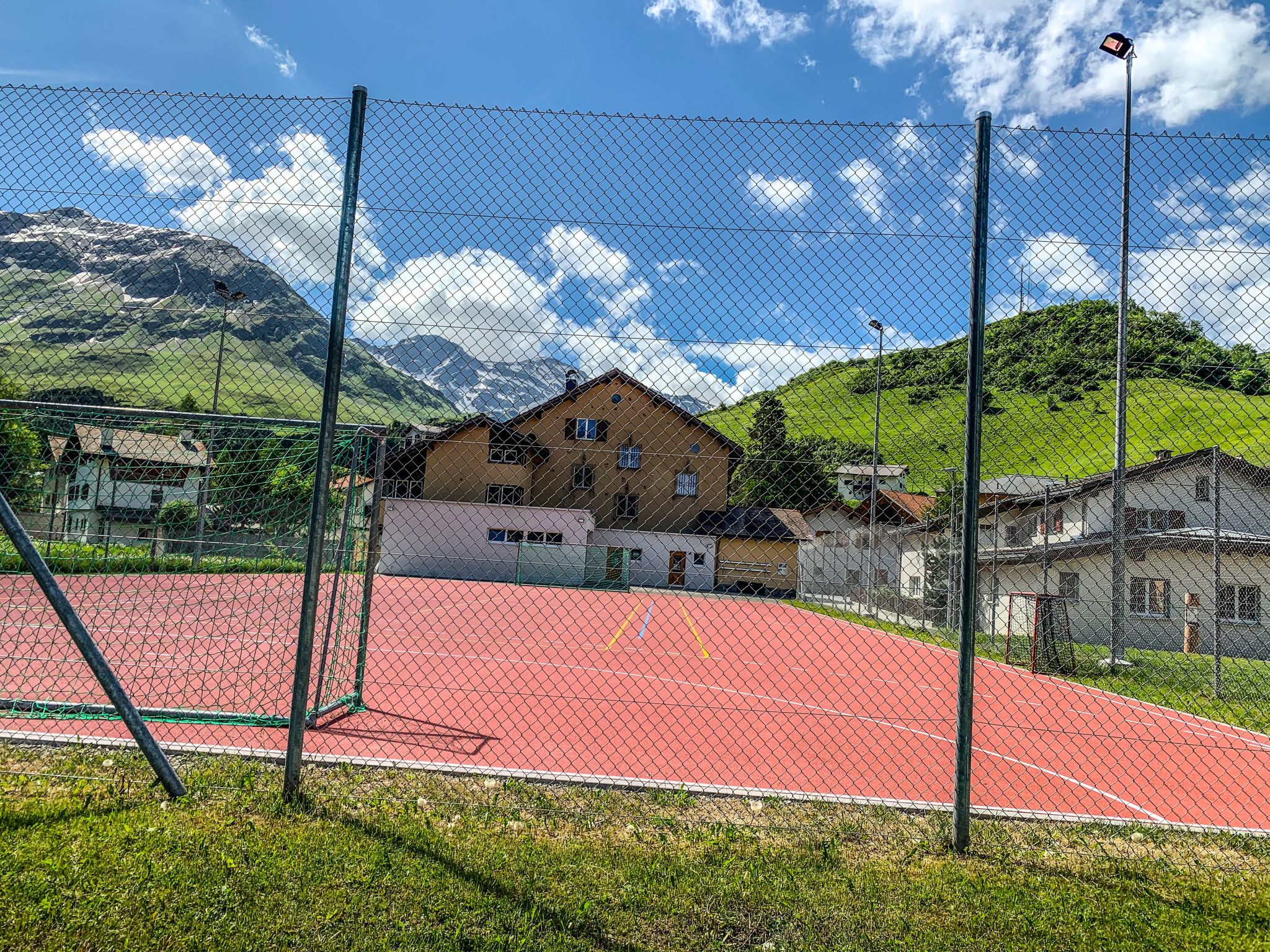 Mit Blick in die Berge-Image-tags.info