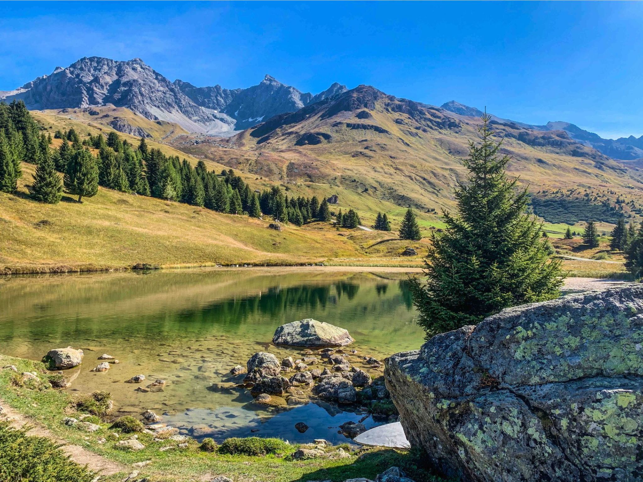 Mit Blick in die Berge-Image-tags.info