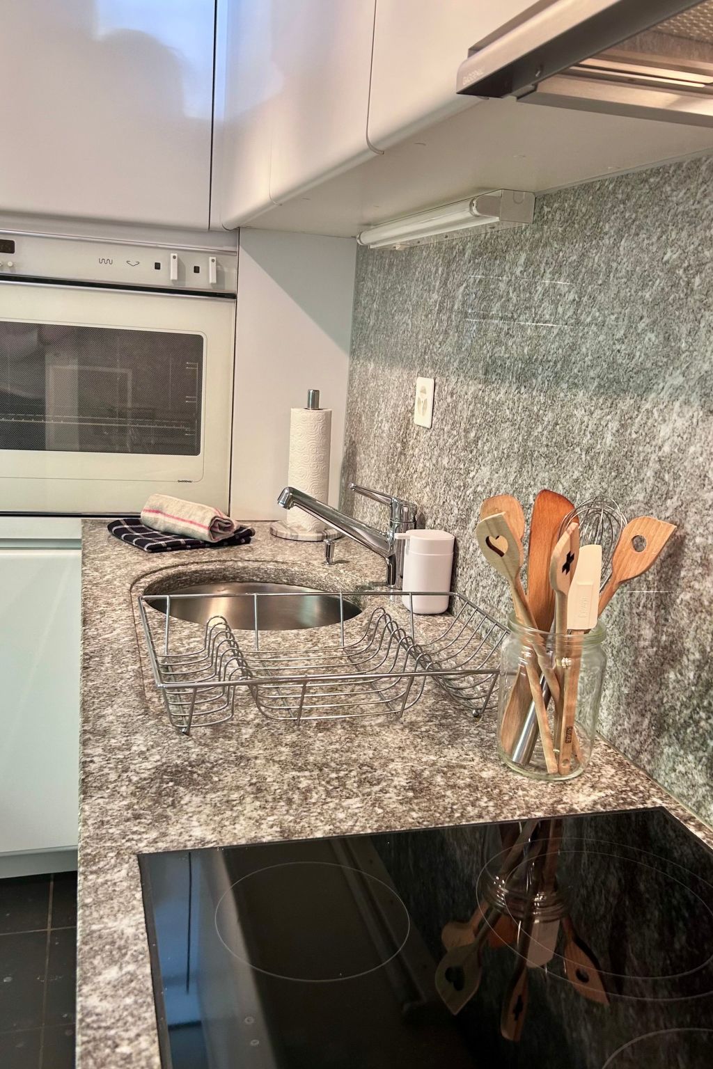 Appartement Tga Clavo°, (Filisur), 117 – Cuisine et coin repas, photo 8 sur 14