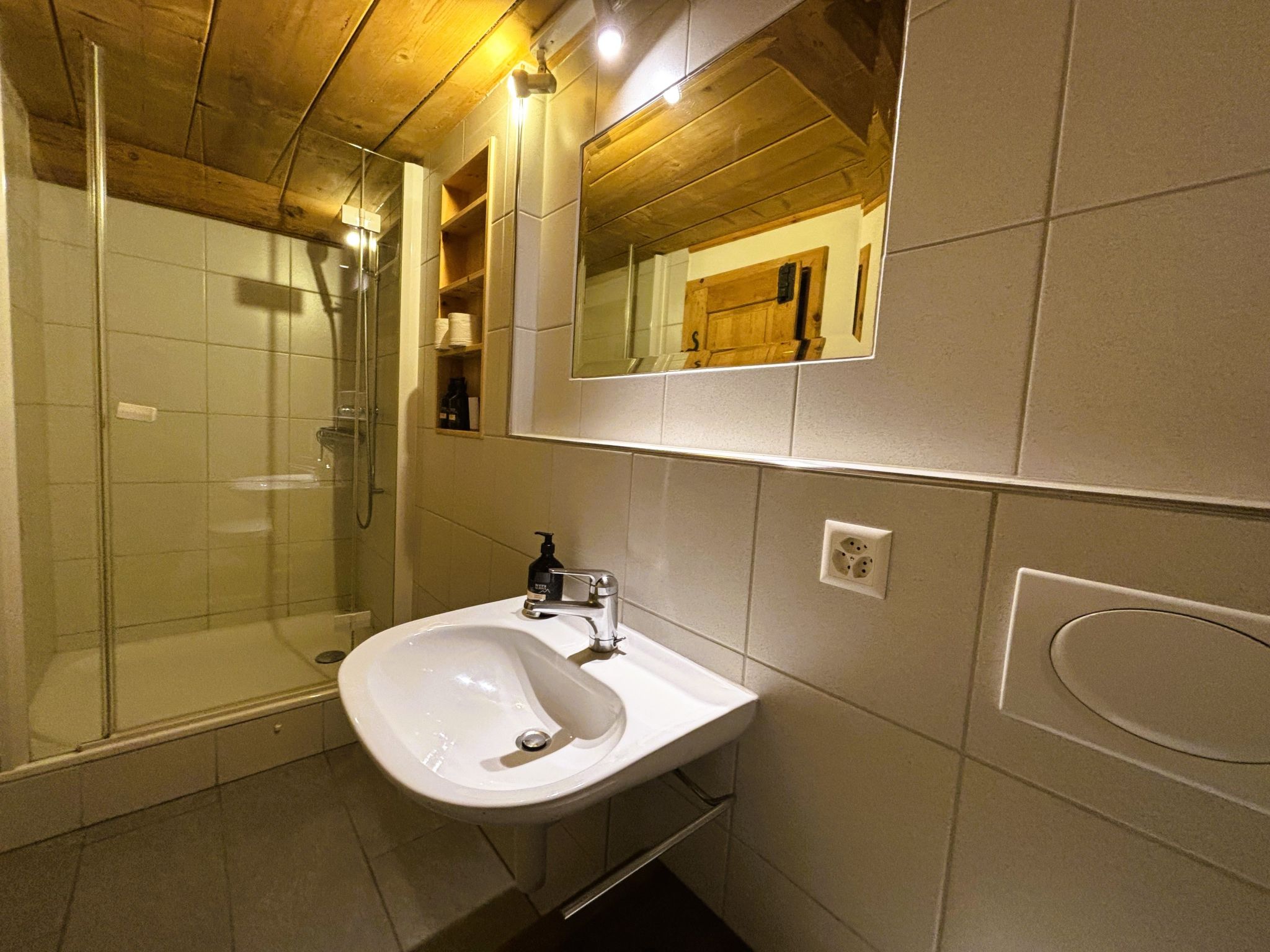 Appartement Haus Buol Bergün, (Bergün/Bravuogn), 213 – Salle de bains, photo 14 sur 21