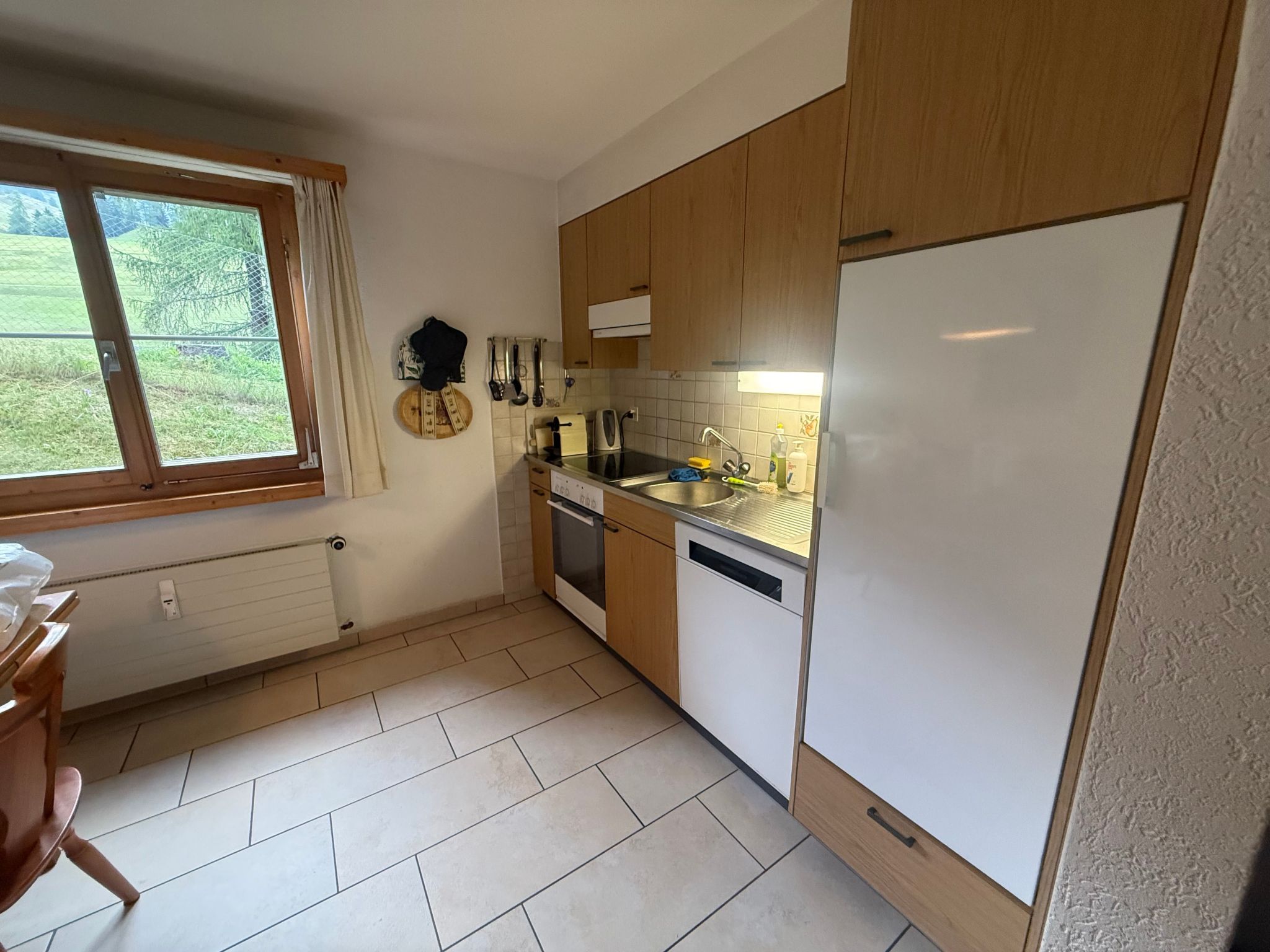 Appartement Chesa Rievanot, (Bergün/Bravuogn), 136 – Cuisine et coin repas, photo 25 sur 29