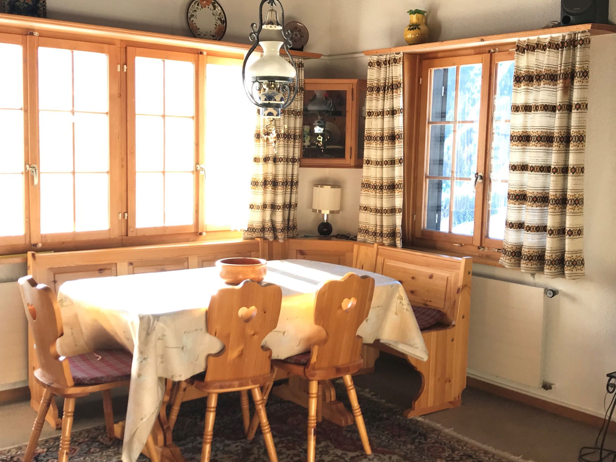 Appartement Chesa Giattin, (Bergün/Bravuogn), 150 – Cuisine et coin repas, photo 21 sur 32