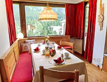 Chesa Arlas D2: Comfortabel appartement in St. Moritz met uitzicht op berg en meer - thumbnail 1