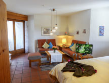 Chesa Maurus A12: Stijlvol appartement in St. Moritz met open haard en bergzicht - thumbnail 2