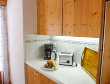 Chesa Maurus A12: Stijlvol appartement in St. Moritz met open haard en bergzicht - thumbnail 4