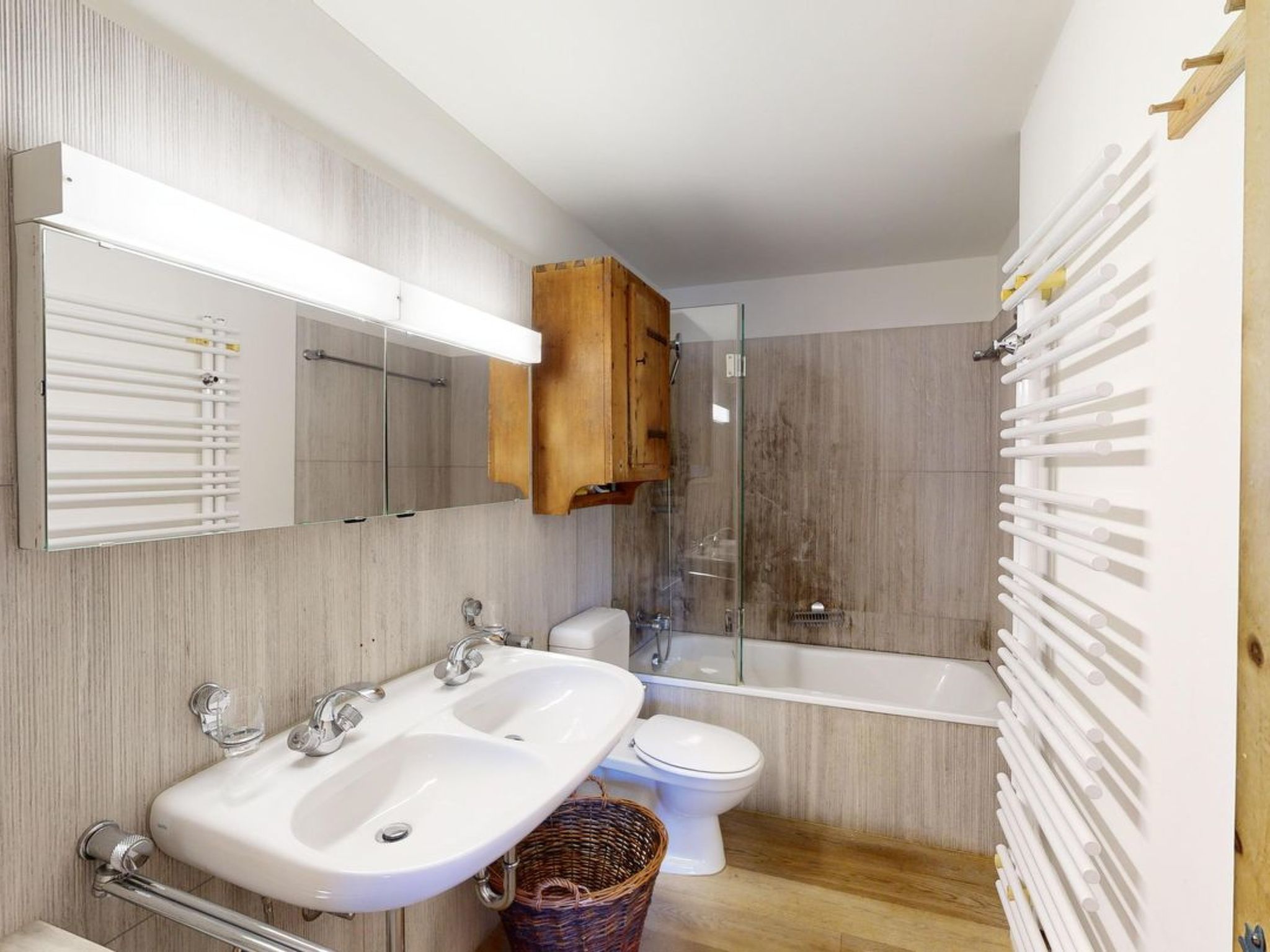 Photo of Apartment Crasta grosszügige und moderne 5.5 Zimmer-Wohnung in St. Moritz