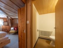 Villa Fried Stüva: Authentiek Engadin-verblijf voor 8 personen met bergzicht - thumbnail 5