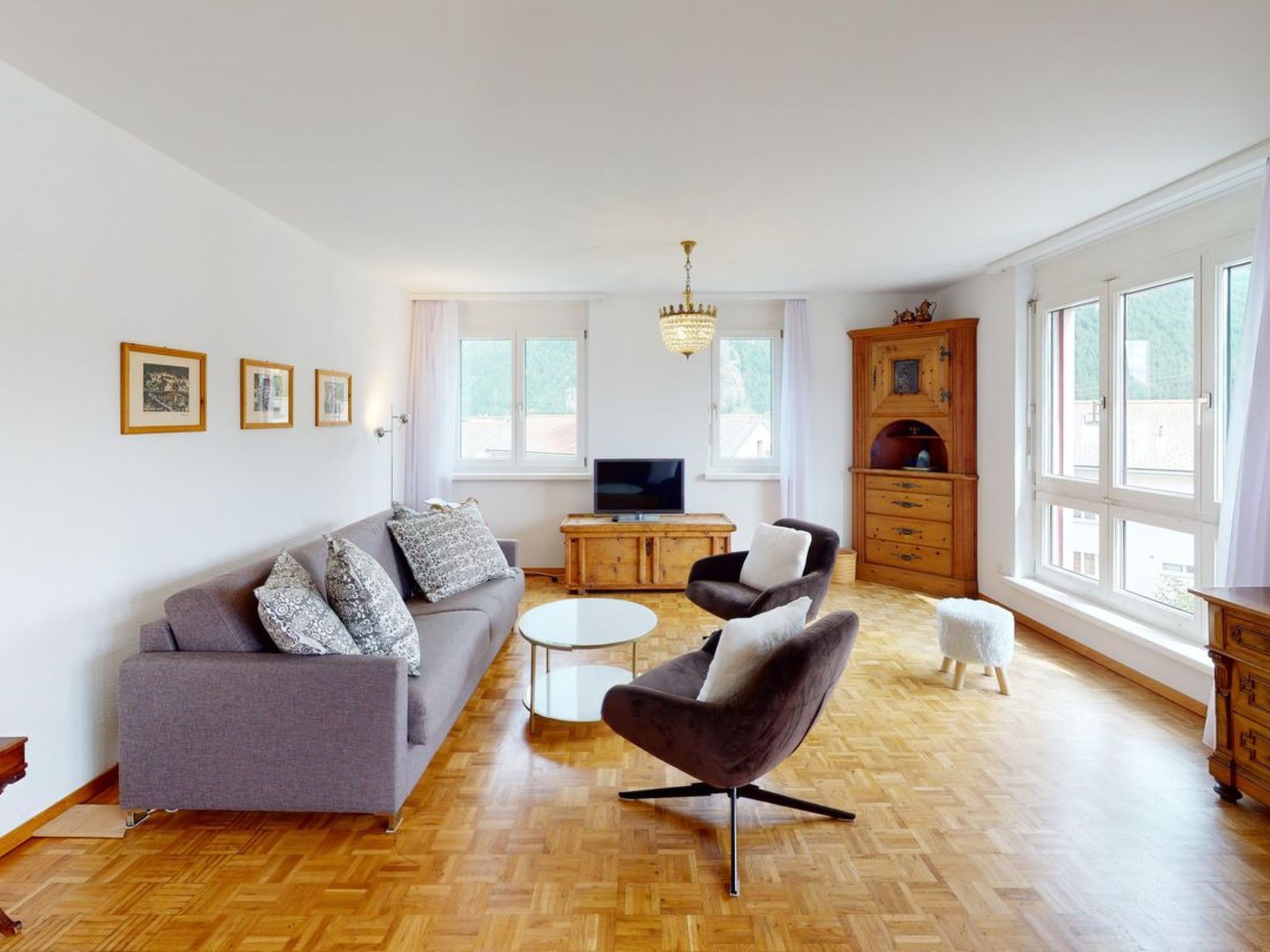 Apartment Crappun 3 - Grosszügige 4.5-Zimmer-Wohnung in zentraler Lage