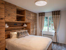 Chesa Palüdin 10: Sfeervol appartement in Pontresina met open haard en tuin - thumbnail 1