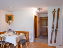 Chesa Palüdin 10: Sfeervol appartement in Pontresina met open haard en tuin - thumbnail 3