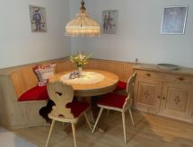 Chesa Islas 11: Gezellig appartement in Pontresina met balkon en uitzicht - thumbnail 1