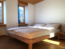 Ruim 6-persoons appartement in Pontresina met tuin, haard & uitzicht op de bergen - thumbnail 2