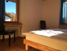 Ruim 6-persoons appartement in Pontresina met tuin, haard & uitzicht op de bergen - thumbnail 3