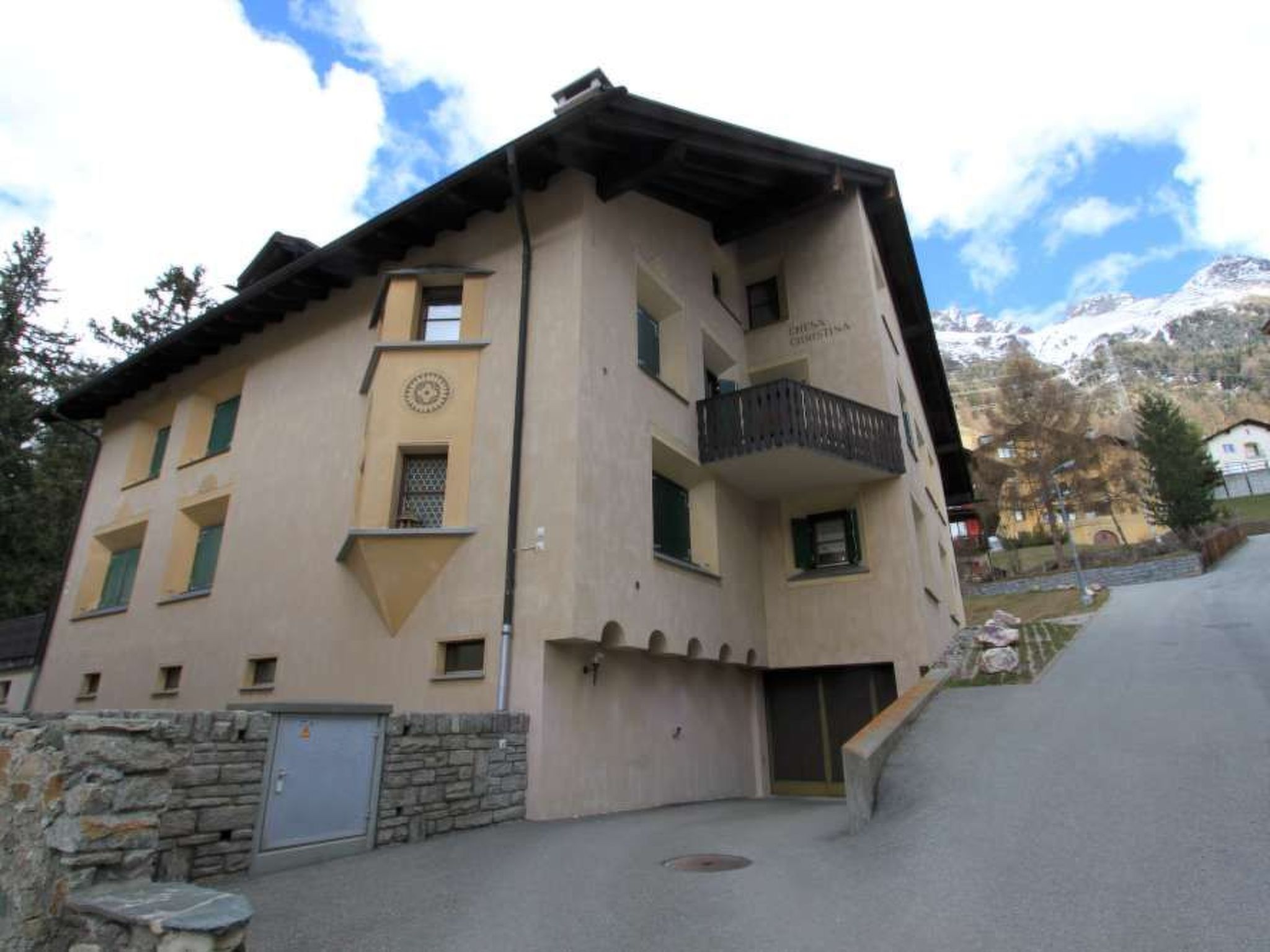Photo of Apartment Christina - Zentrale 3.5-Zimmer-Wohnung mit Balkon in Pontresina