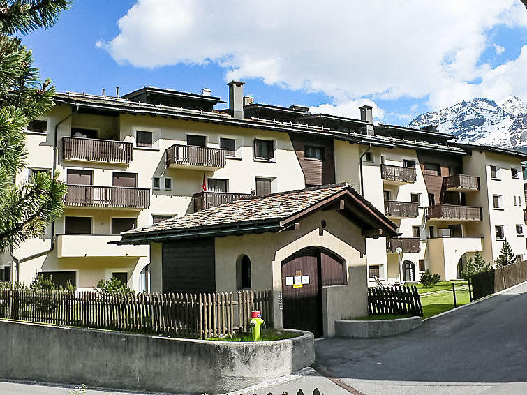 "Apt.31", appartement 2-kamers 48 m2. Comfortabel en gezellig ingericht: woon-/eetkamer met 1 divanbed en Kabel-TV (Flatscreen TV). Uitgang naar het balkon. 1 kamer met 1 2-pers bed. Kleine keuken (4-..