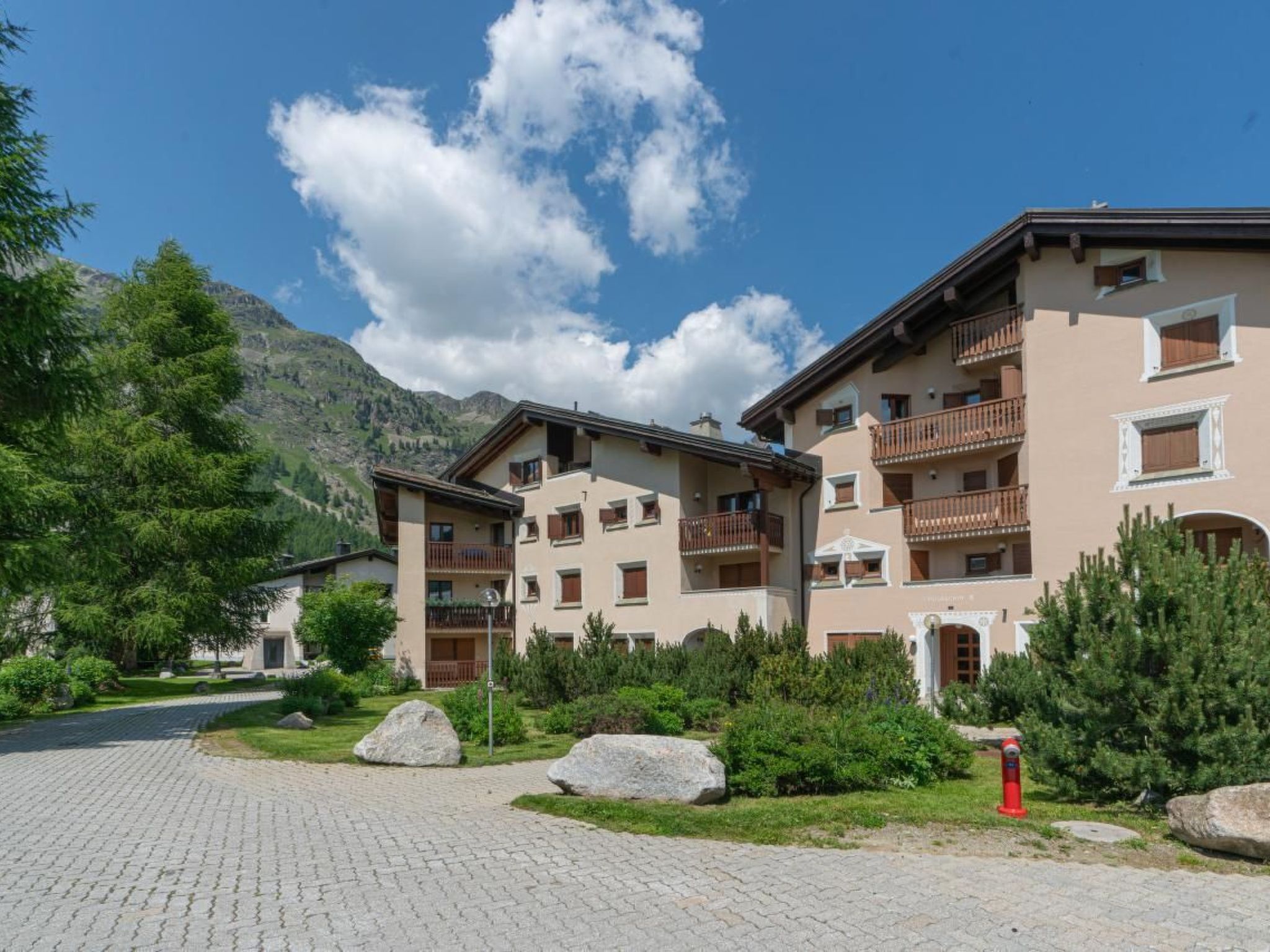 Chesa Polaschin B6-Image-tags.info