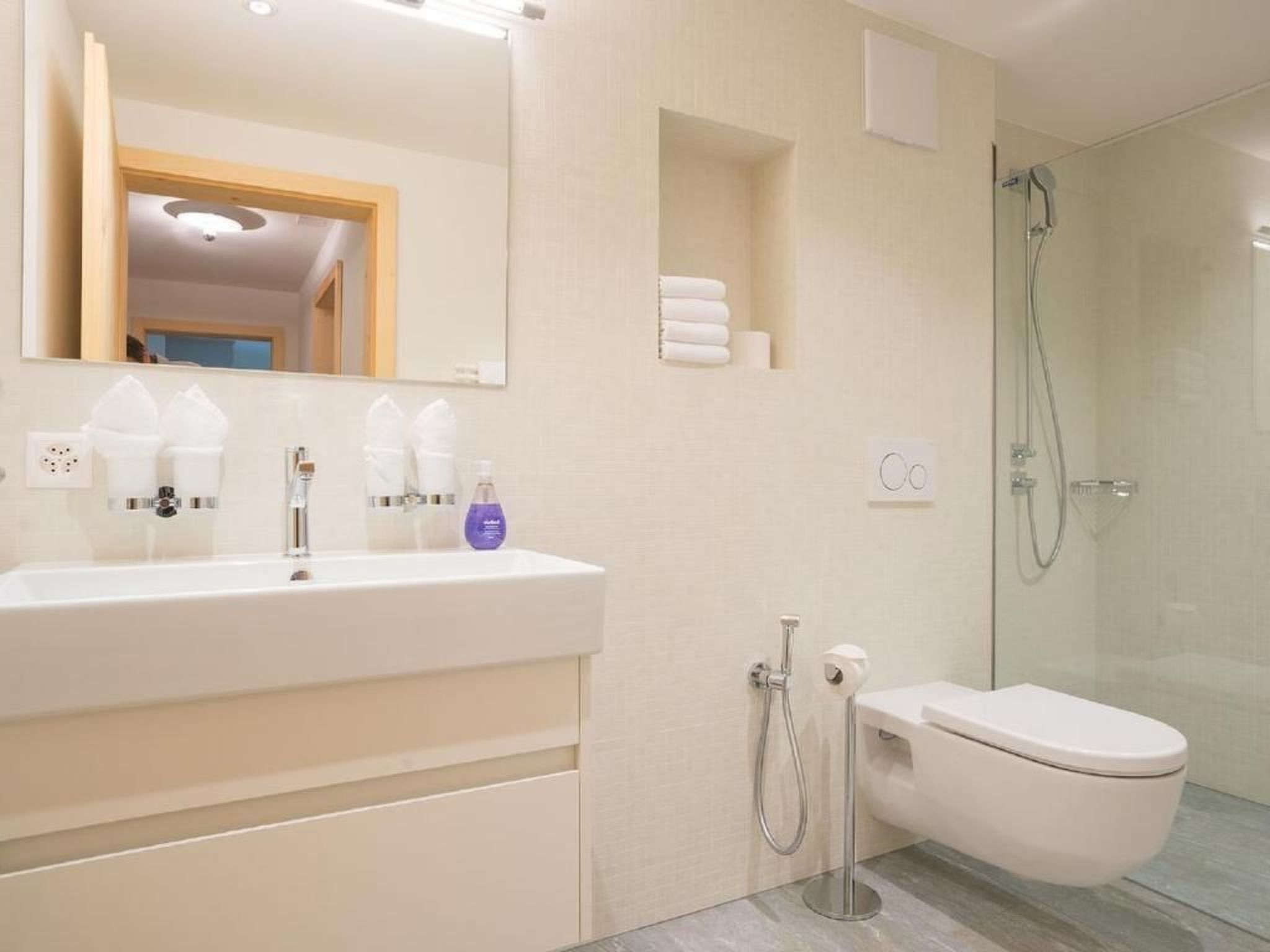 Chesa Curtinella 14-Image-tags.info