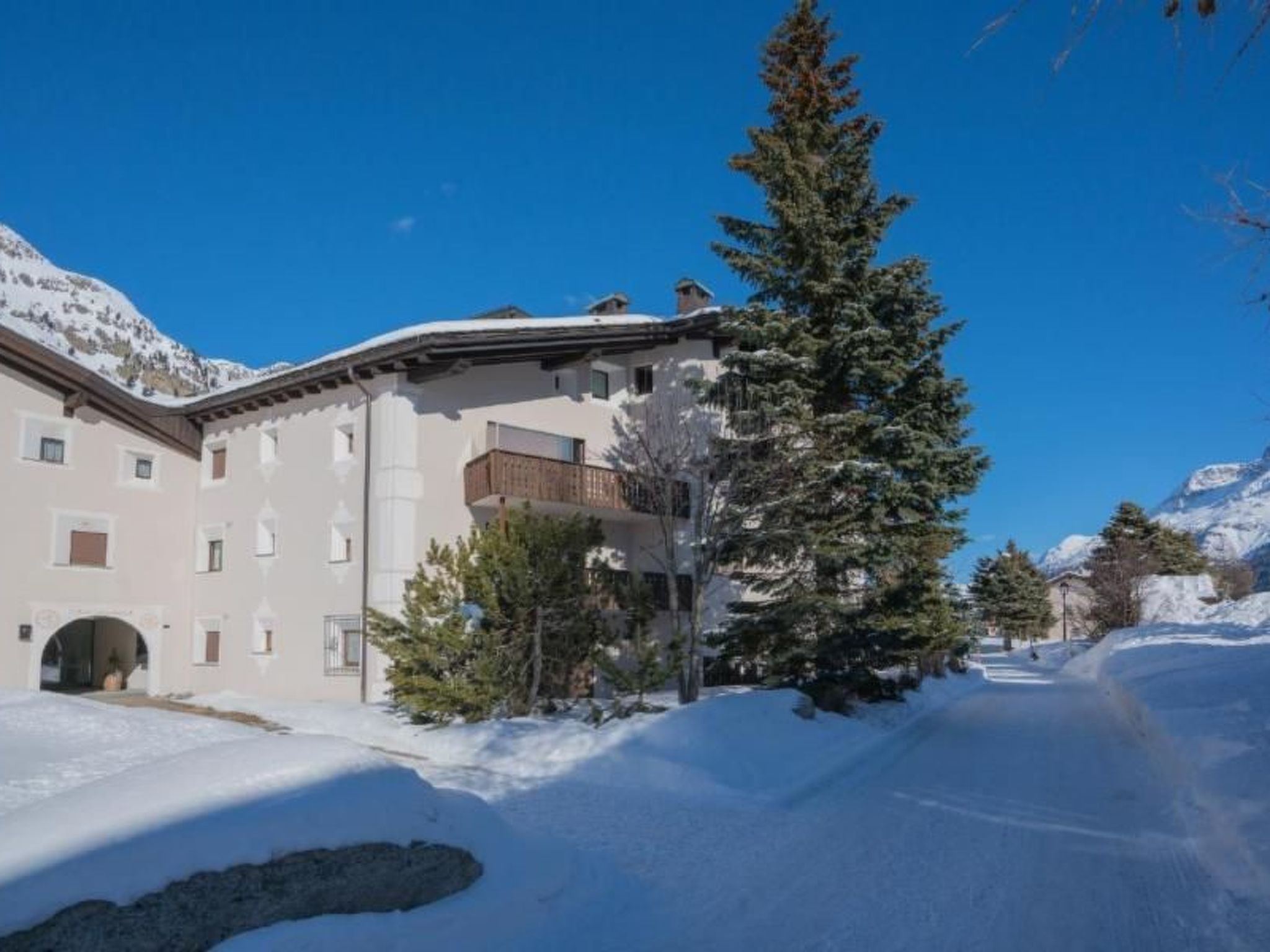 Chesa Curtinella 14-Image-tags.info