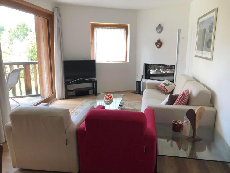 Op 500 m van het meer: Ruim appartement in Maloja met bergzicht in Maloja