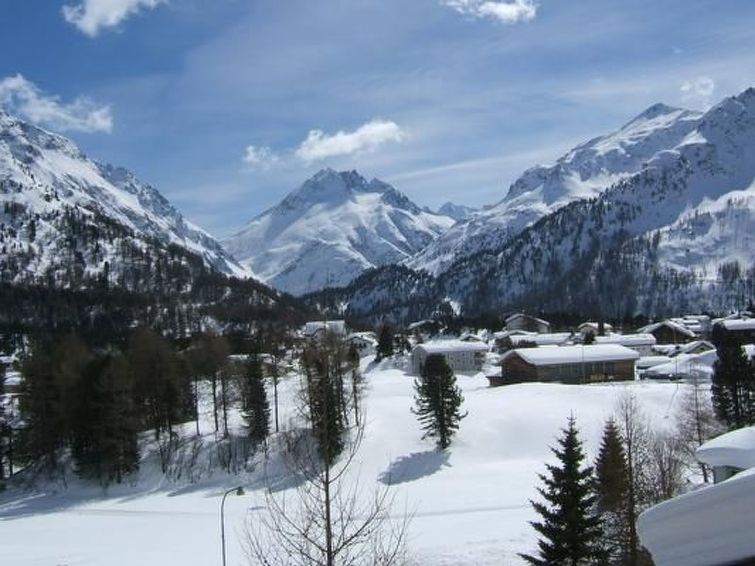 4-persoons appartement in Maloja met sauna en bergzicht in Maloja