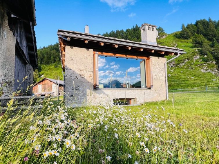 Vrijstaand vakantiehuis CasaBellavista Isola in Maloja aan het meer in Maloja