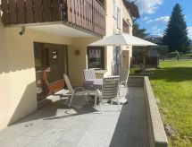 Rustiek appartement voor 6 personen aan de golfbaan in La Punt-Chamues-ch - thumbnail 4