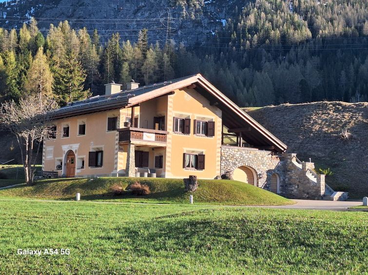 Appartement aan de piste met bergzicht in La Punt-Chamues-ch in La Punt-Chamues-ch