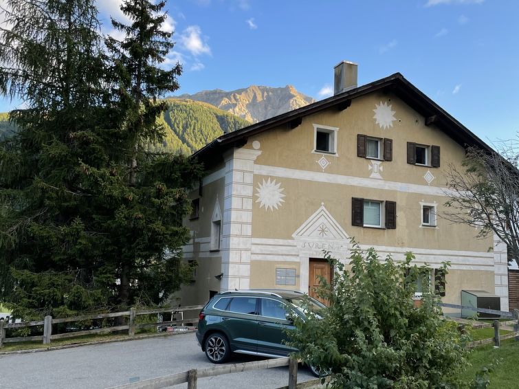 Appartement Chesa Sur En in Zuoz: op 650 m van de golfbaan in Zuoz