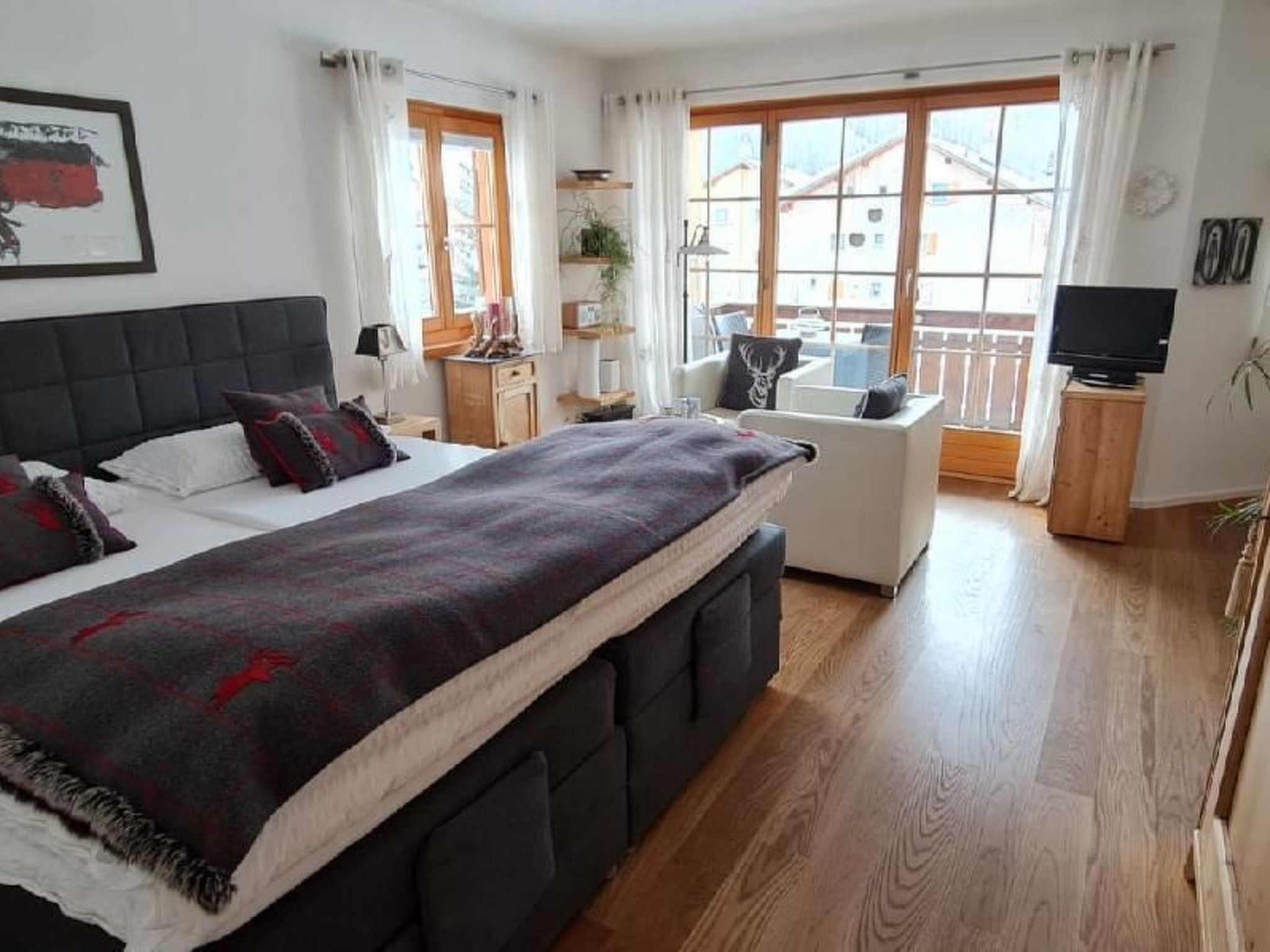 Welcome to our sunny 1 1/2 room holiday flat on the ground floor, which invites you to linger with its quiet location and sunny balcony. The flat is furnished in a rustic and very cosy style, making i..