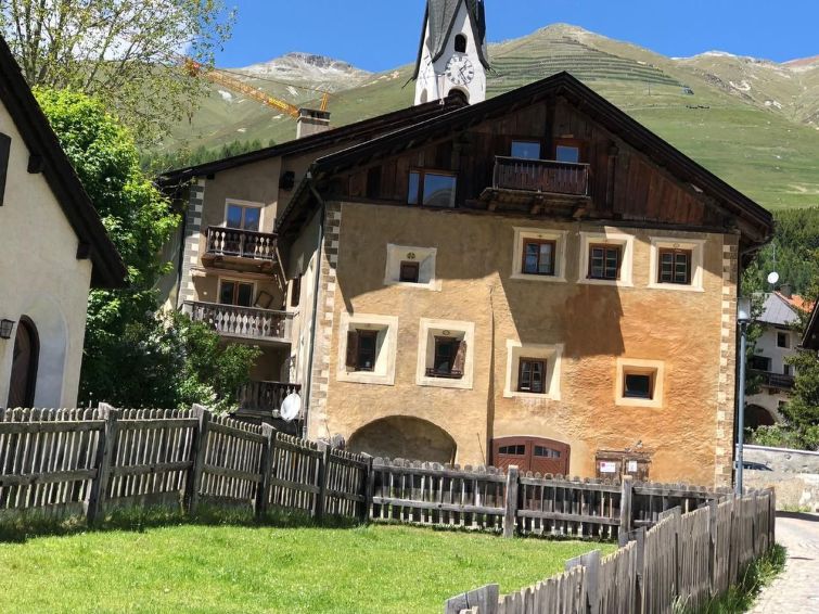 4-persoons appartement in centrum Zuoz met bergzicht in Zuoz
