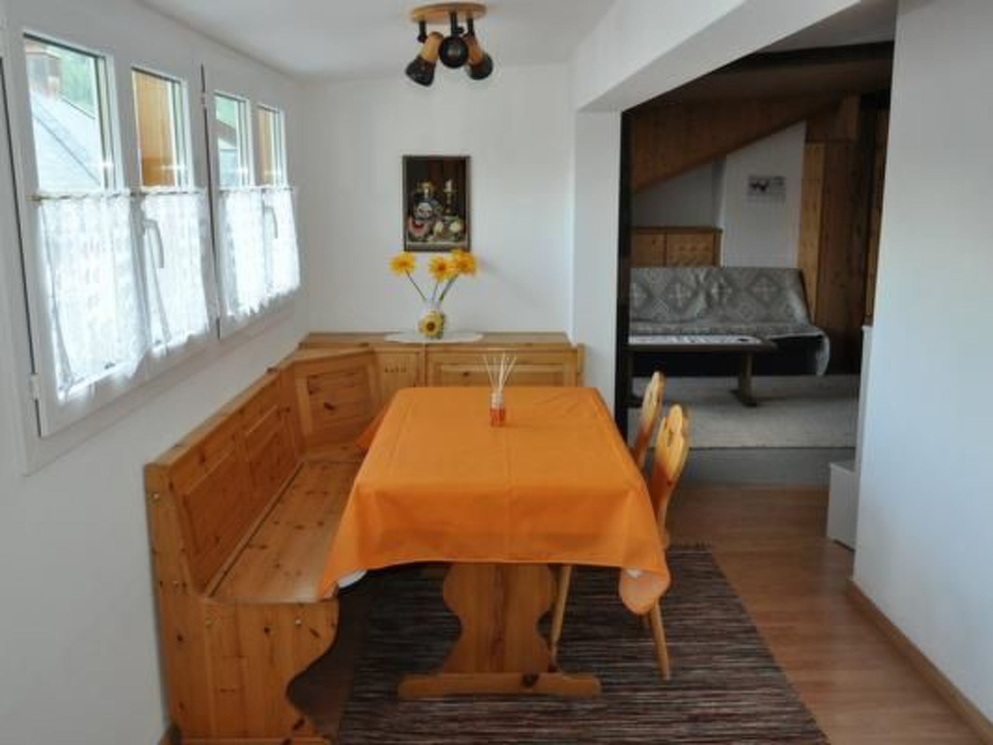 Discover our charming offer for a family-friendly holiday resort that promises fresh mountain air and tranquillity in perfect harmony. Our 3-room holiday flat in Runatsch 133A, an old and quiet part o..