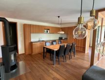 Ruim appartement in Zernez met tuin, open haard en uitzicht op de bergen - thumbnail 4