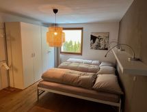 Ruim appartement in Zernez met tuin, open haard en uitzicht op de bergen - thumbnail 6